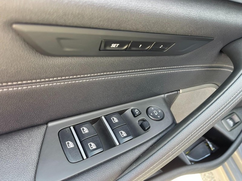 BMW 5 Series Vehicle Image 24