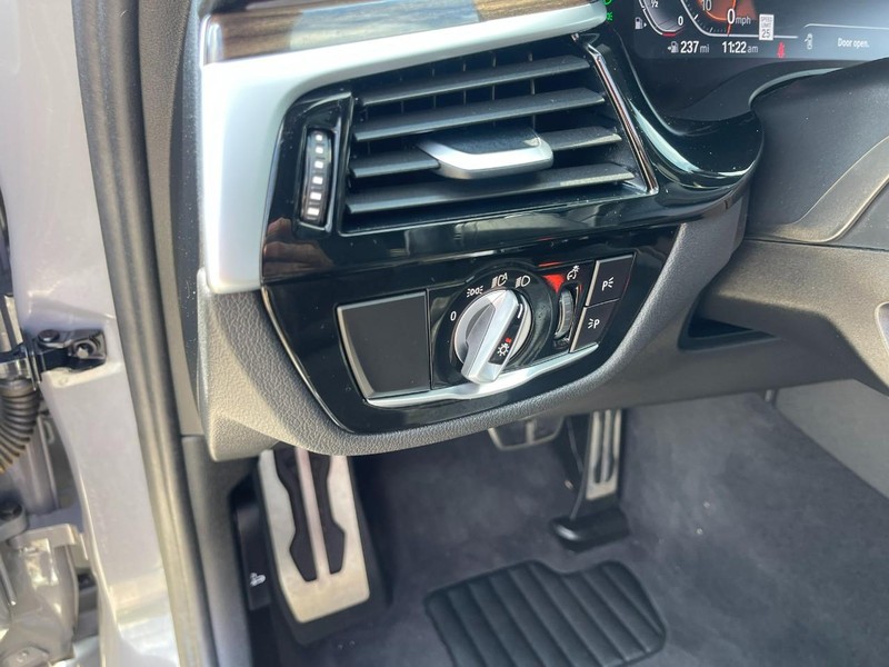 BMW 5 Series Vehicle Image 25
