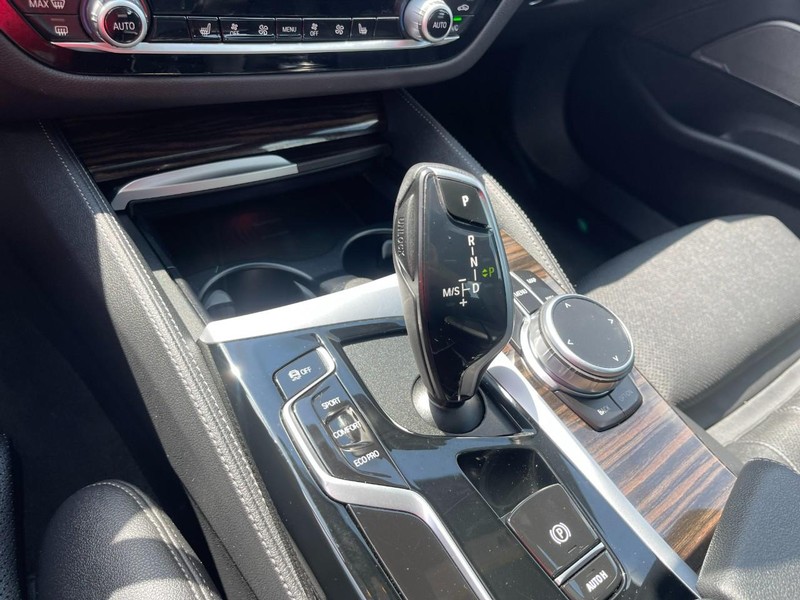 BMW 5 Series Vehicle Image 32