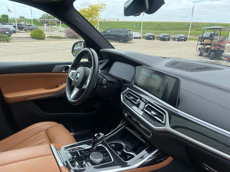 BMW X7 Vehicle Image 10