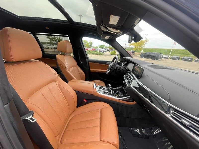 BMW X7 Vehicle Image 12