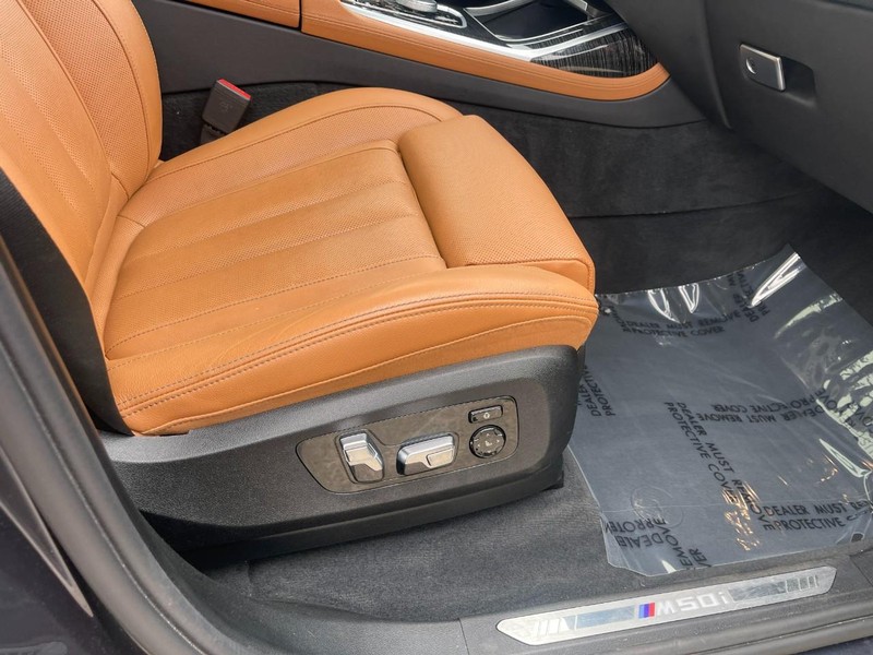 BMW X7 Vehicle Image 13