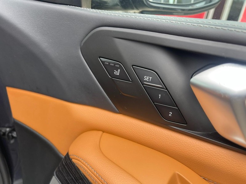 BMW X7 Vehicle Image 15