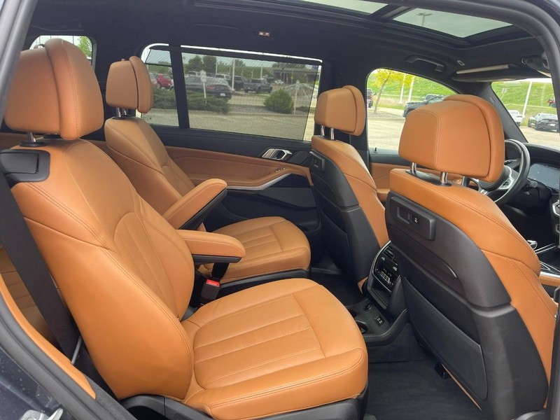 BMW X7 Vehicle Image 16