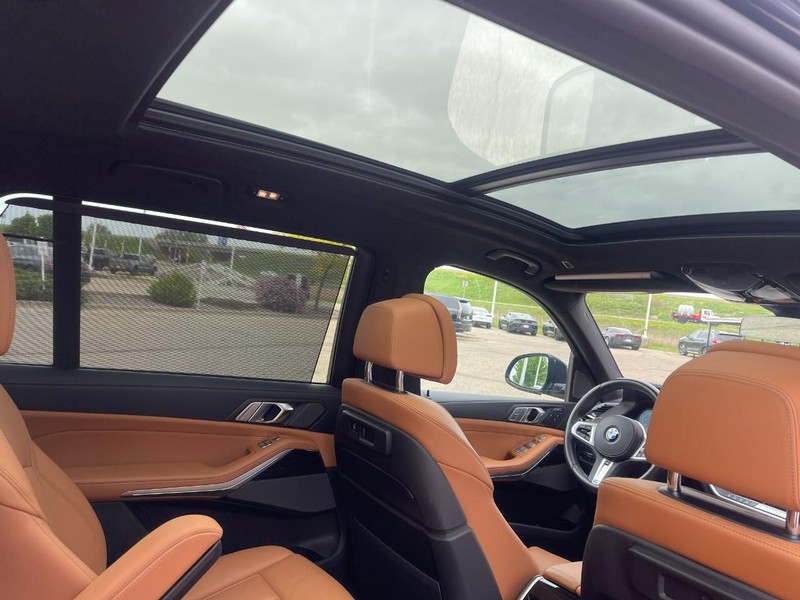 BMW X7 Vehicle Image 17