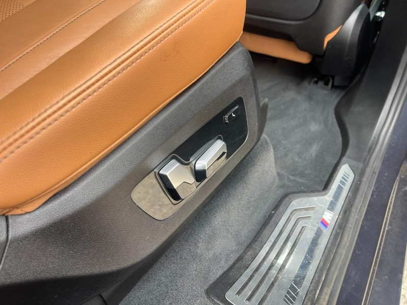 BMW X7 Vehicle Image 21