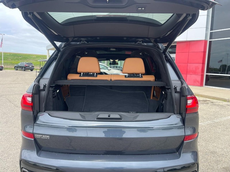 BMW X7 Vehicle Image 24