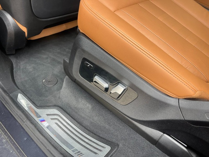 BMW X7 Vehicle Image 30