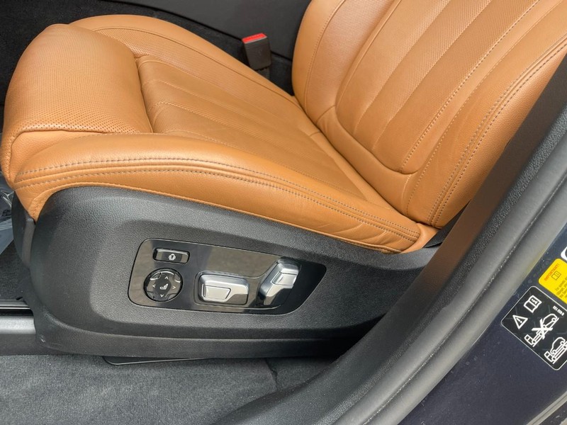 BMW X7 Vehicle Image 32