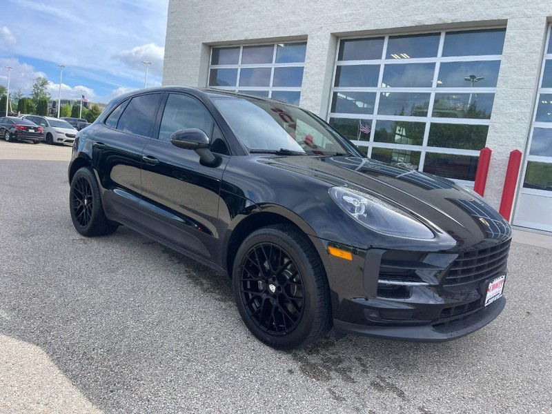 Porsche Macan Vehicle Image 02