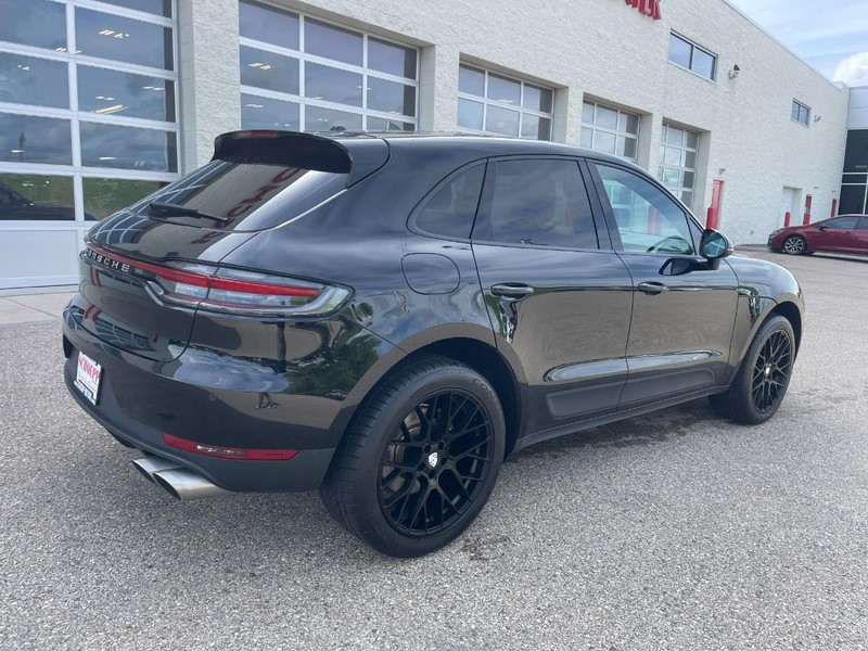 Porsche Macan Vehicle Image 03