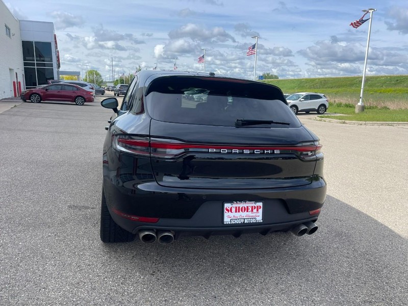 Porsche Macan Vehicle Image 04