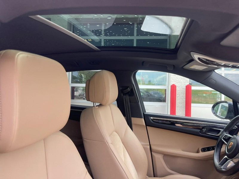 Porsche Macan Vehicle Image 11