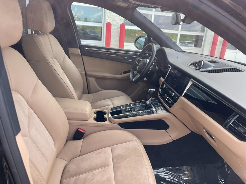 Porsche Macan Vehicle Image 12