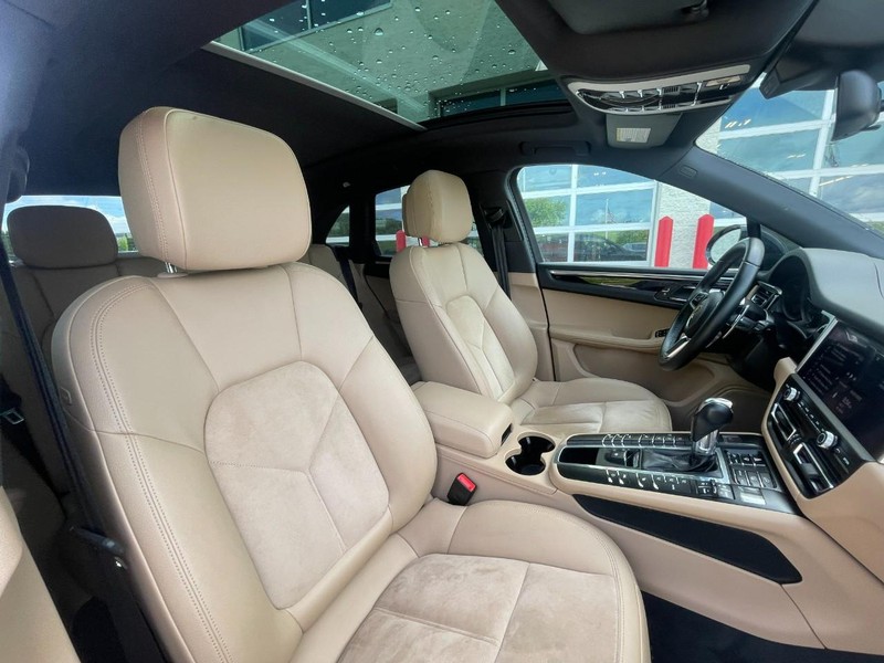 Porsche Macan Vehicle Image 14
