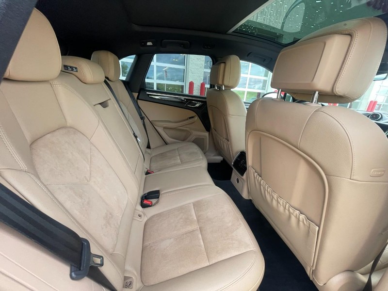 Porsche Macan Vehicle Image 16