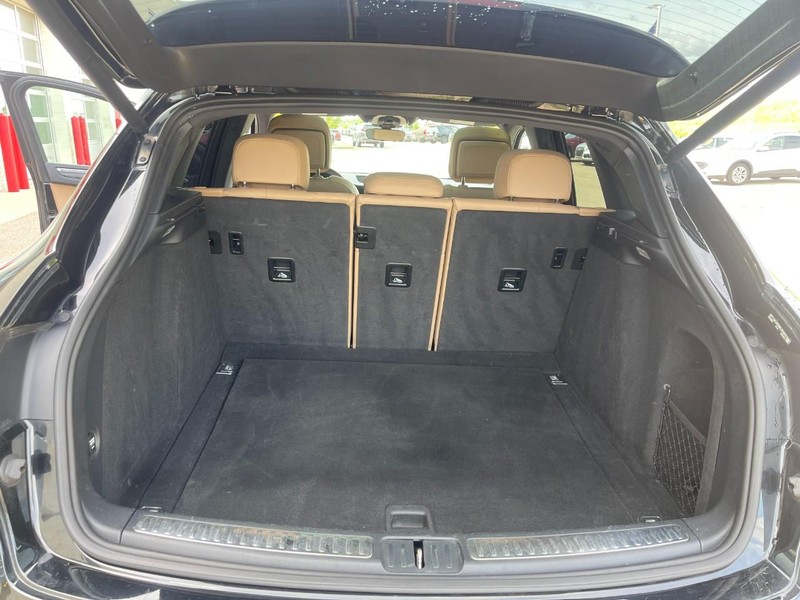 Porsche Macan Vehicle Image 19