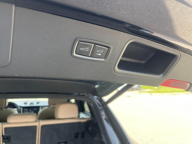 Porsche Macan Vehicle Image 20