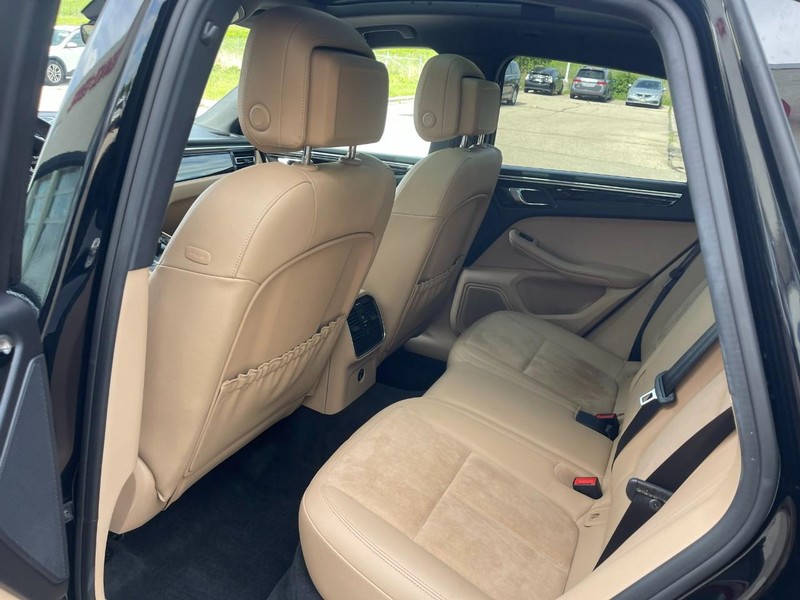 Porsche Macan Vehicle Image 21