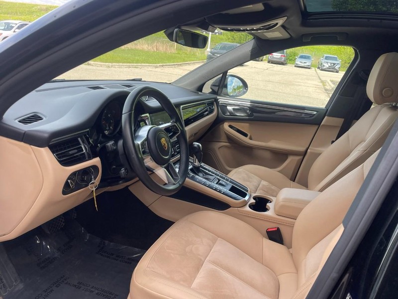 Porsche Macan Vehicle Image 23