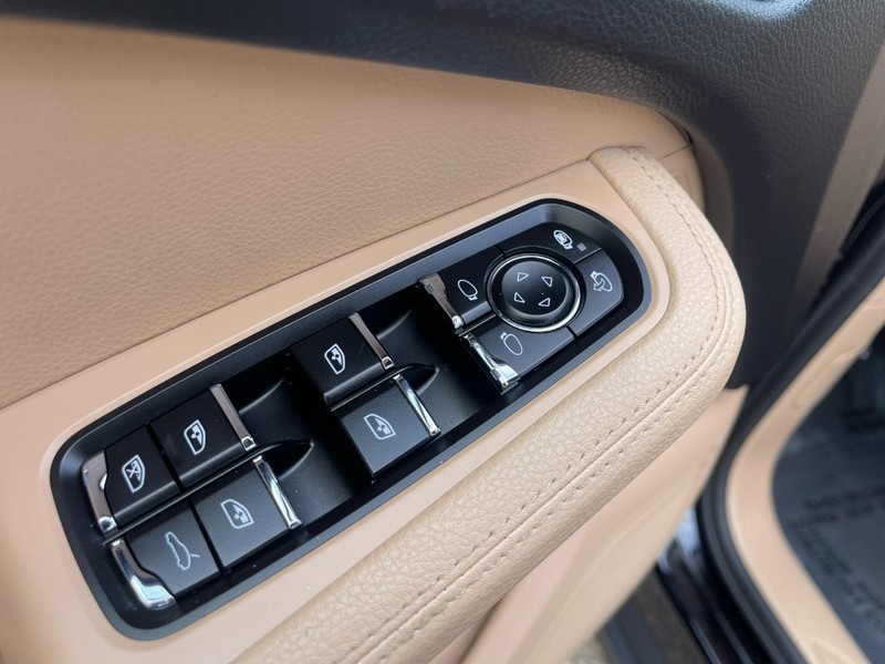 Porsche Macan Vehicle Image 26