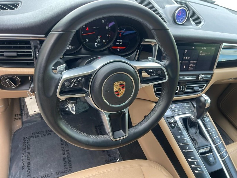 Porsche Macan Vehicle Image 28