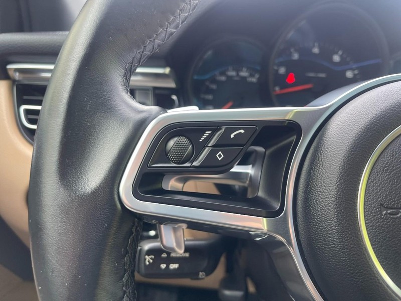 Porsche Macan Vehicle Image 29