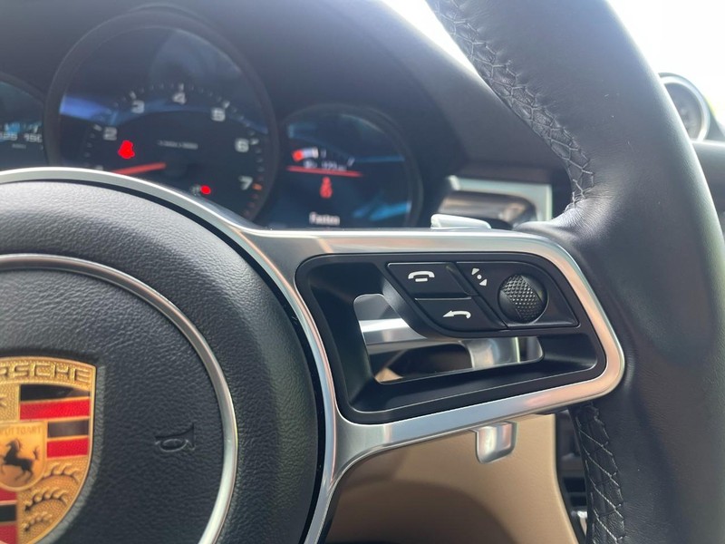 Porsche Macan Vehicle Image 30