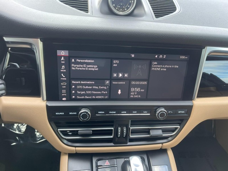 Porsche Macan Vehicle Image 34