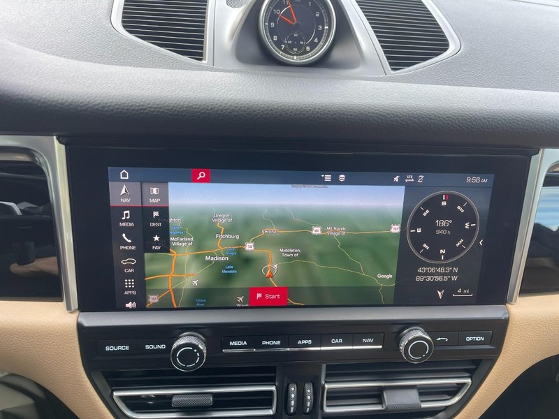 Porsche Macan Vehicle Image 37