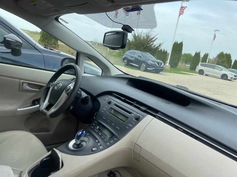Toyota Prius Vehicle Image 02