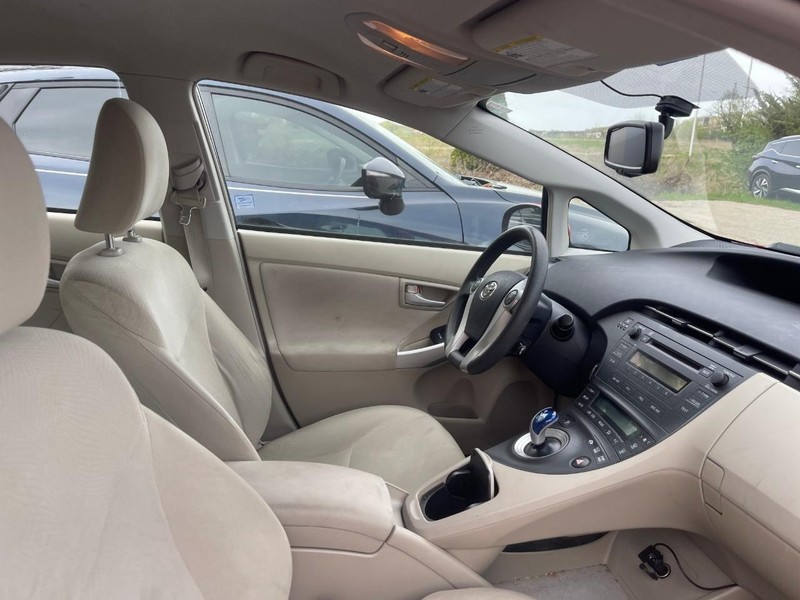 Toyota Prius Vehicle Image 03