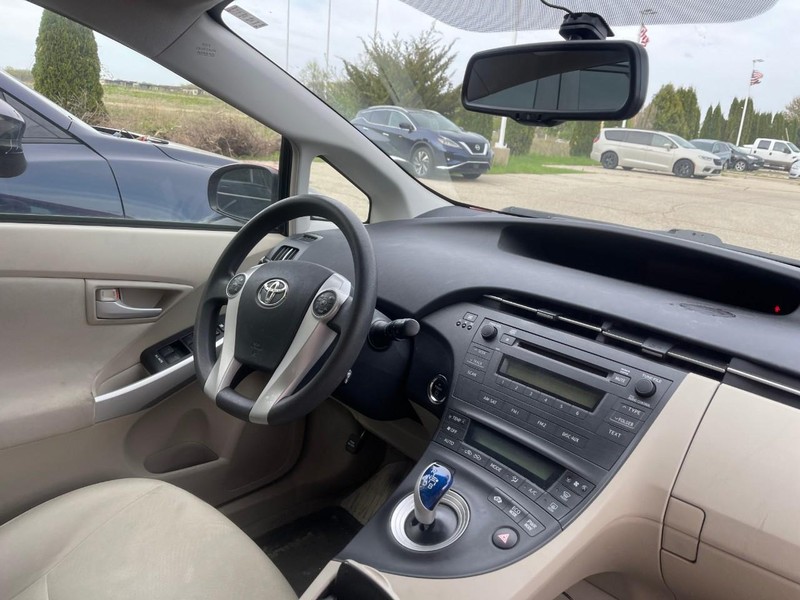 Toyota Prius Vehicle Image 04