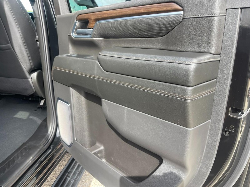 Chevrolet Silverado 2500HD Vehicle Image 18