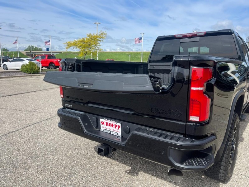 Chevrolet Silverado 2500HD Vehicle Image 19