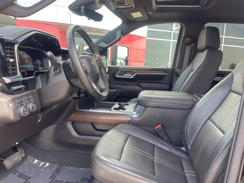 Chevrolet Silverado 2500HD Vehicle Image 22