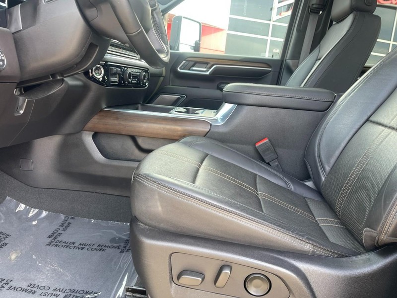 Chevrolet Silverado 2500HD Vehicle Image 23
