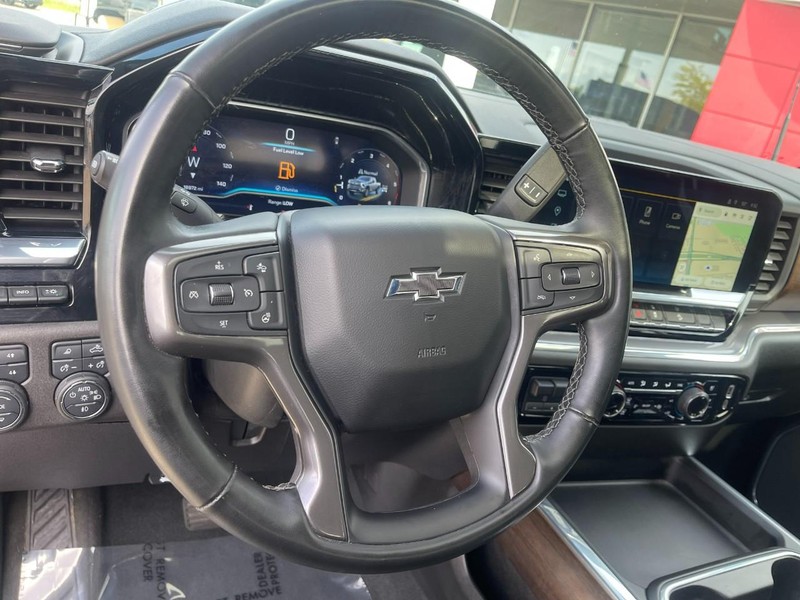Chevrolet Silverado 2500HD Vehicle Image 28