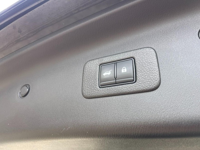 Nissan Armada Vehicle Image 19