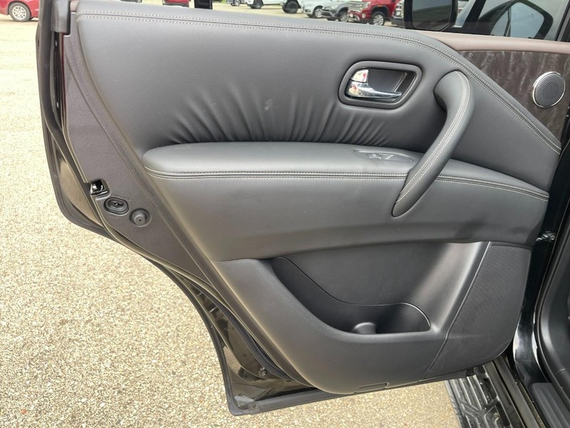 Nissan Armada Vehicle Image 21