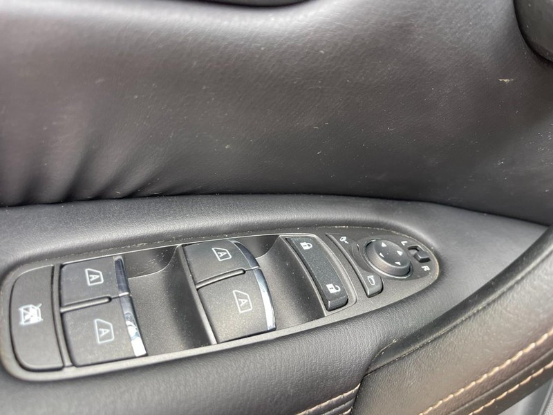 Nissan Armada Vehicle Image 25