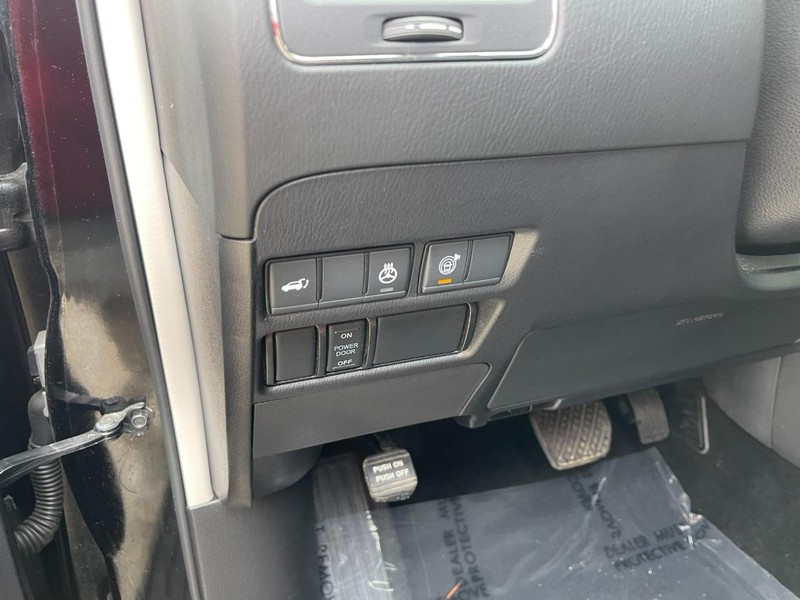 Nissan Armada Vehicle Image 27