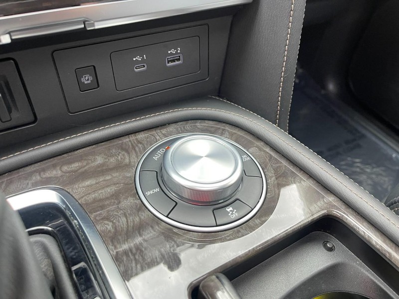 Nissan Armada Vehicle Image 35