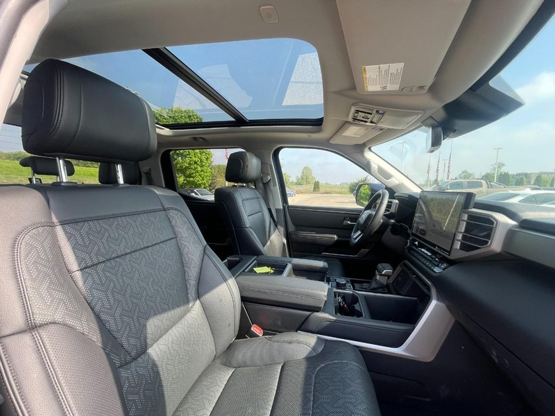 Toyota Tundra 4WD Hybrid Vehicle Image 04
