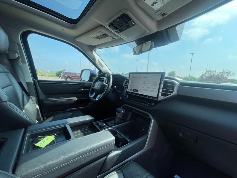 Toyota Tundra 4WD Hybrid Vehicle Image 05
