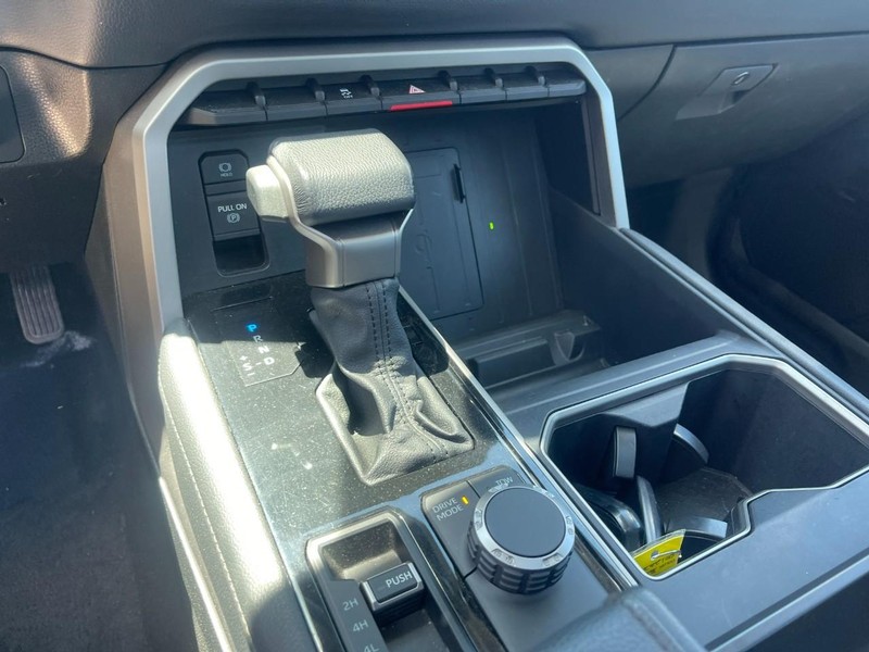 Toyota Tundra 4WD Hybrid Vehicle Image 13