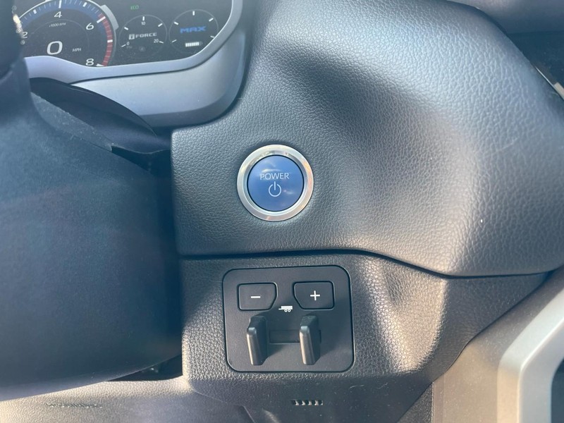 Toyota Tundra 4WD Hybrid Vehicle Image 16