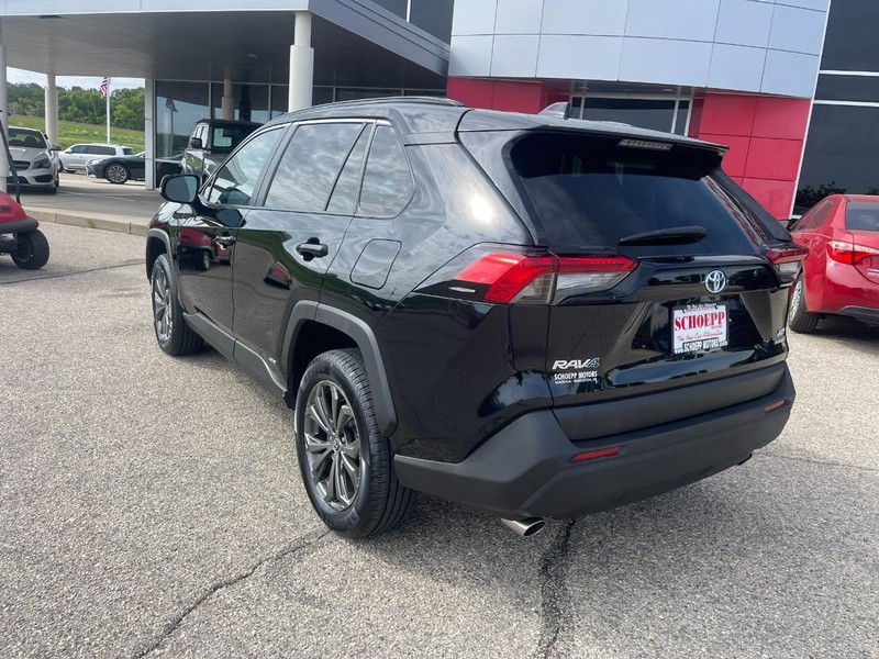 Toyota RAV4 Hybrid Vehicle Image 04