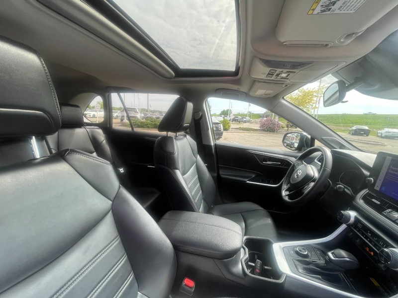 Toyota RAV4 Hybrid Vehicle Image 08