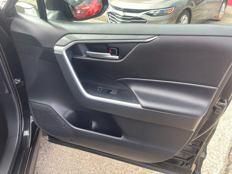 Toyota RAV4 Hybrid Vehicle Image 09